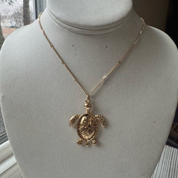 Jewelry - Gold Turtle Pendant Necklace